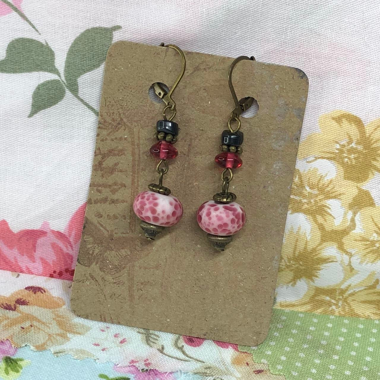 Speckled strawberry pink lampwork bead earrings