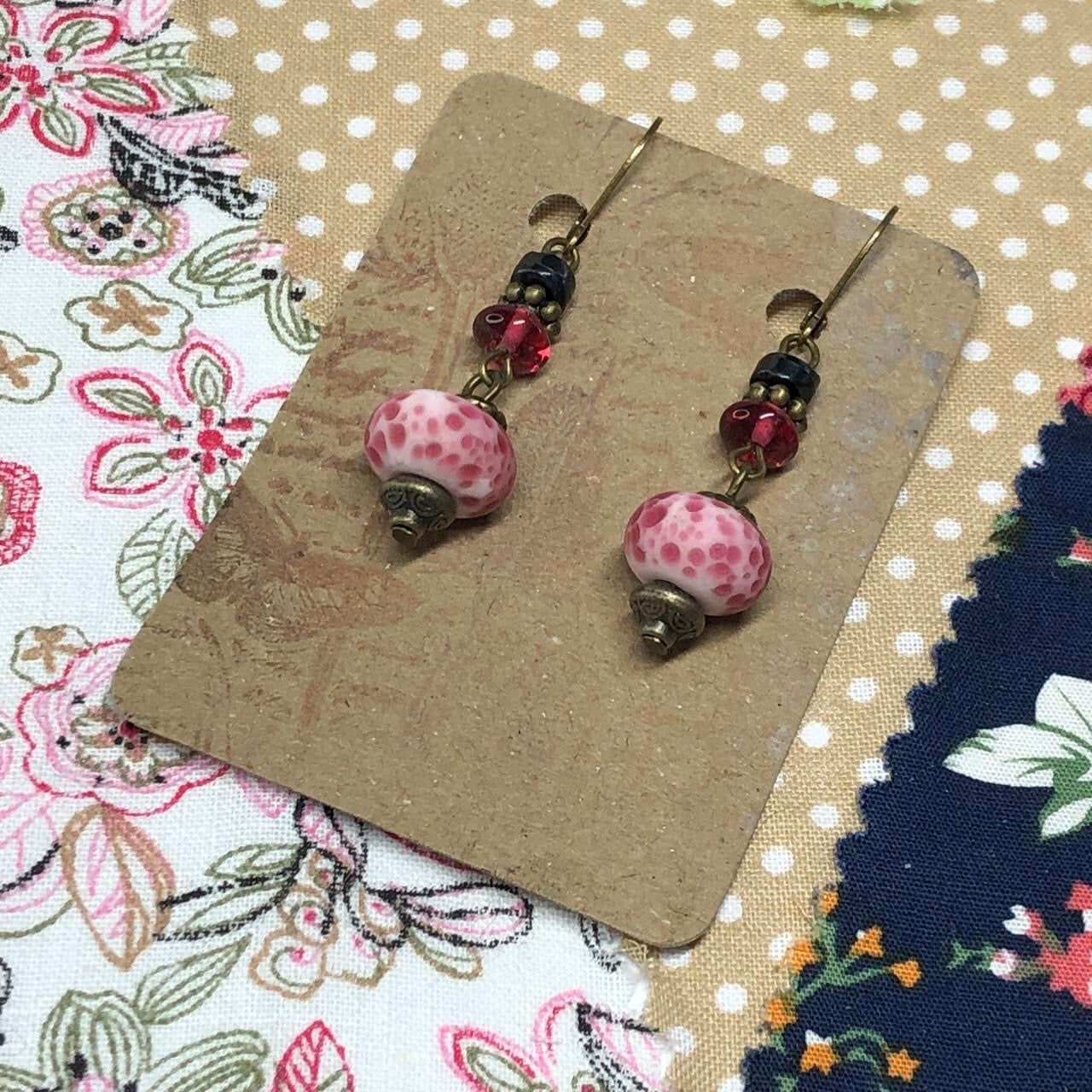 Speckled strawberry pink lampwork bead earrings