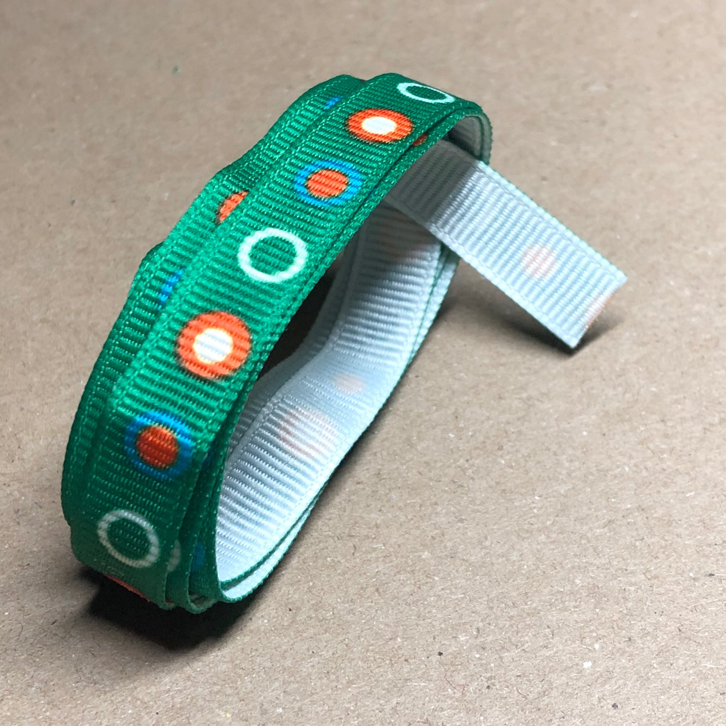 Retro dot green ribbon 1m