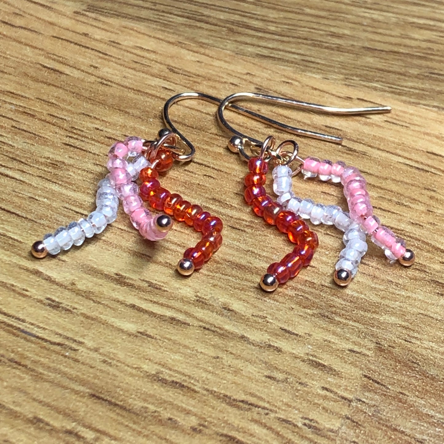 Wiggle It -red seed bead glass earrings
