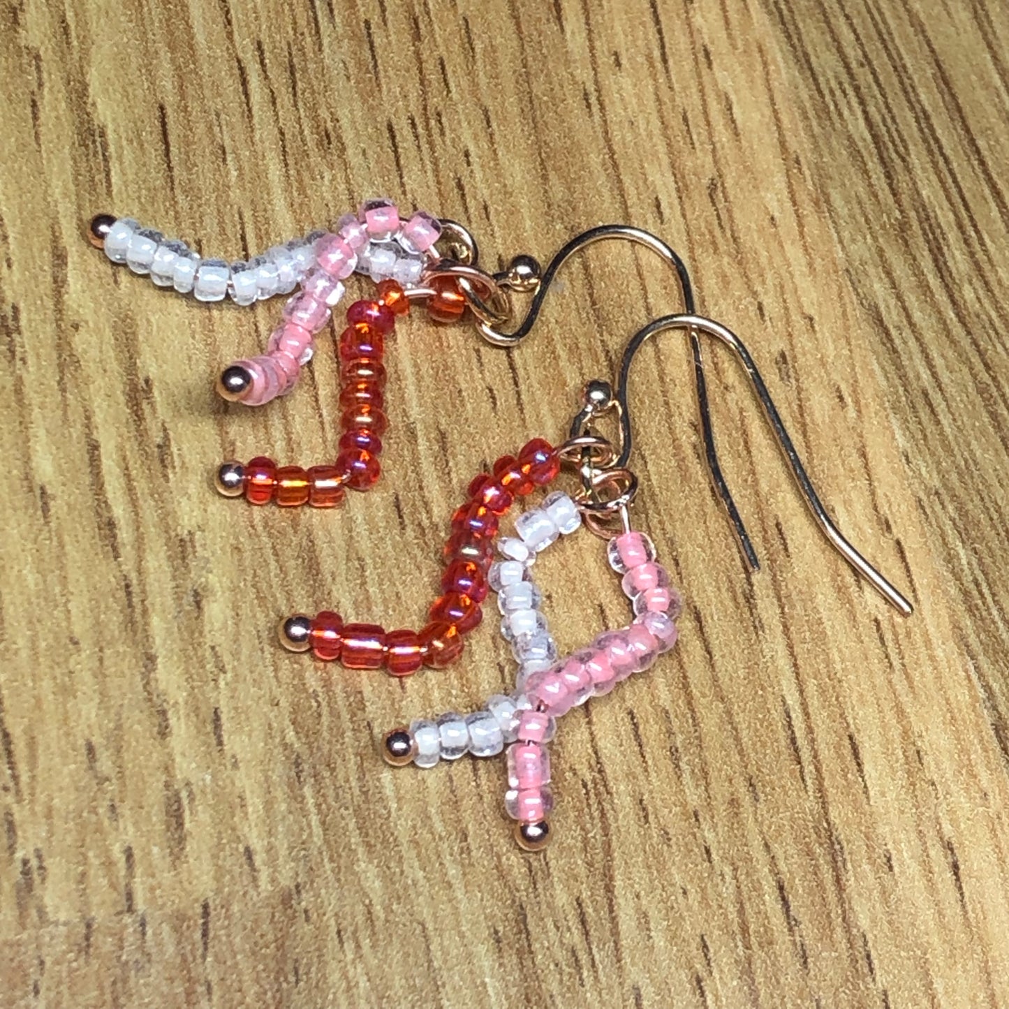 Wiggle It -red seed bead glass earrings