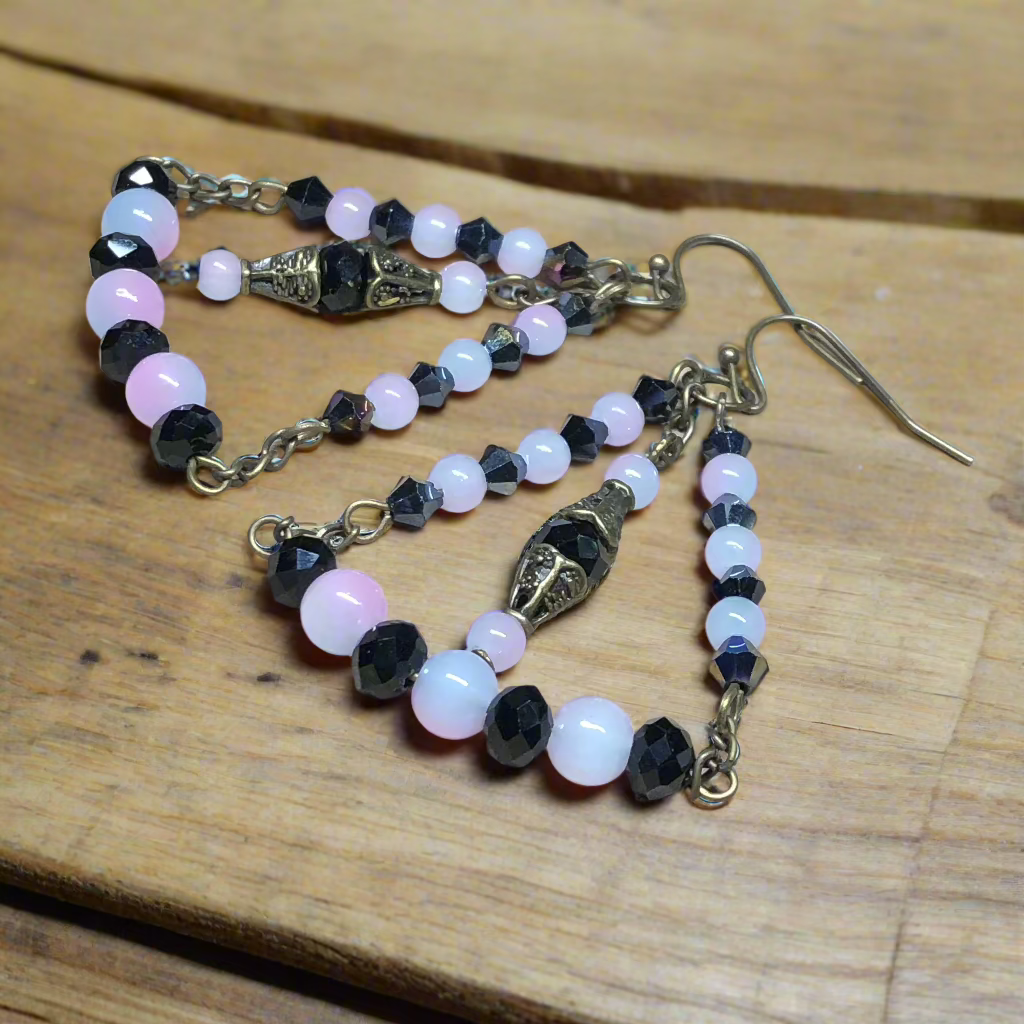 Saga - Black and pink chandelier earrings