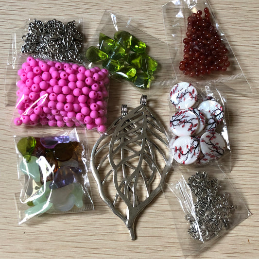 Bead and charm jewellery making bundle 01 with large leaf pendants