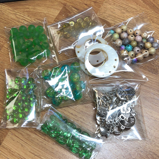 Green bead and charm bundle pack 04