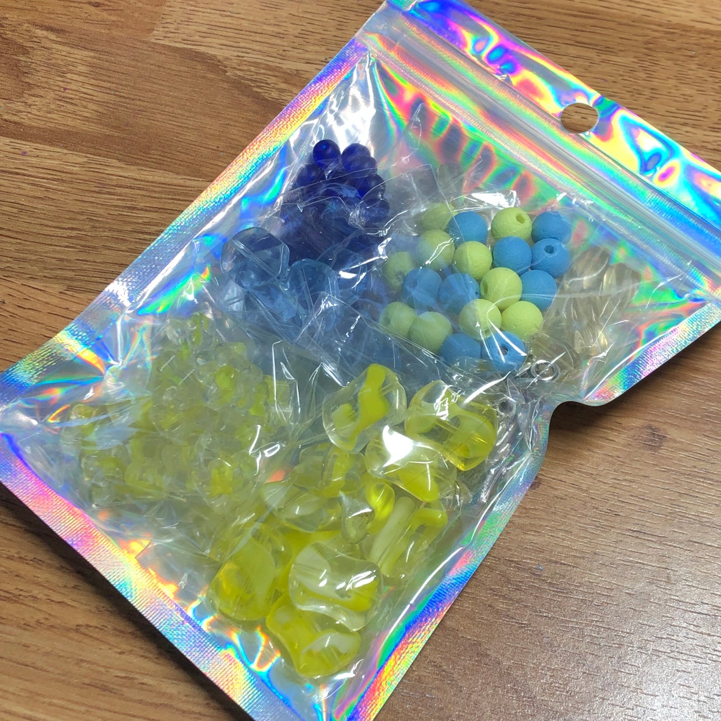 Blue and yellow bead and charm bundle pack 01
