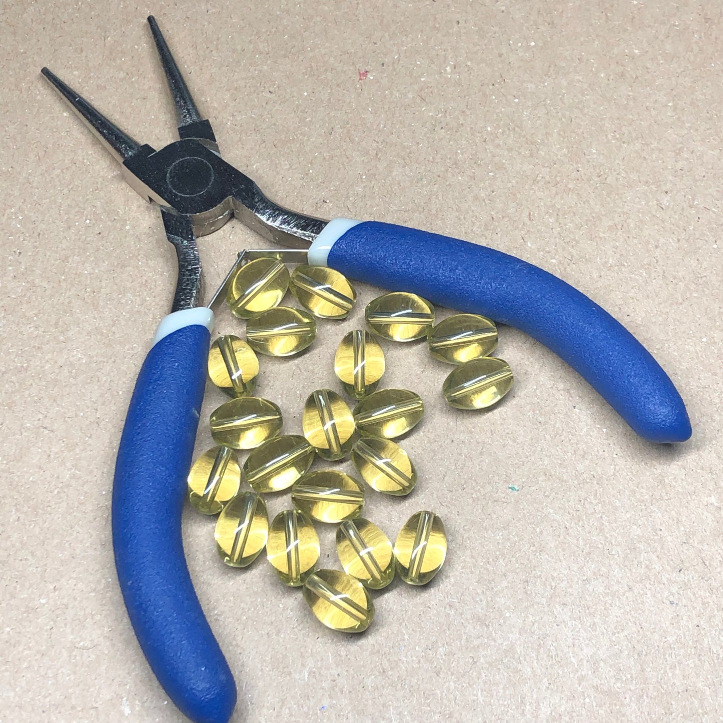 Light yellow oval glass beads