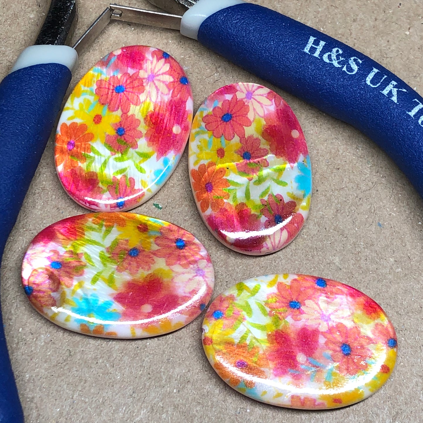 Summer flower printed shell beads