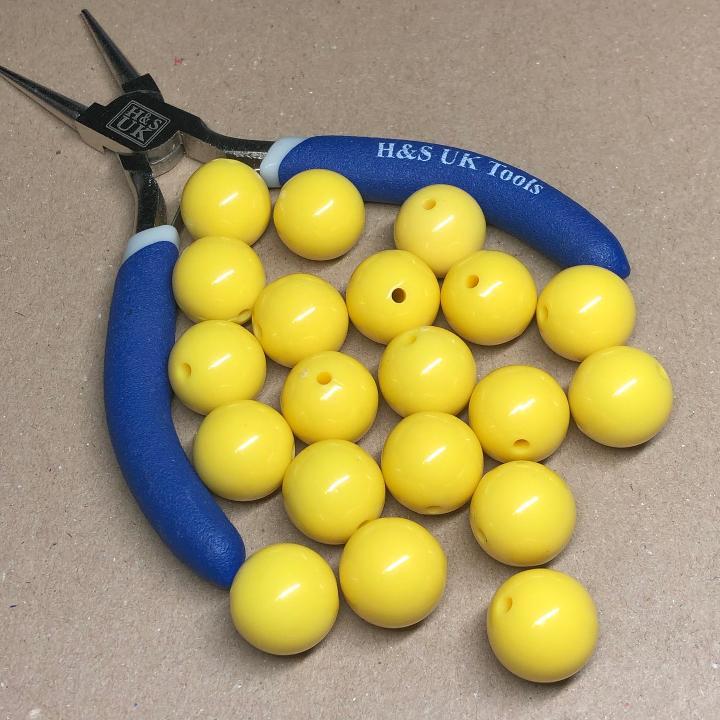 Yellow acrylic round beads 15mm