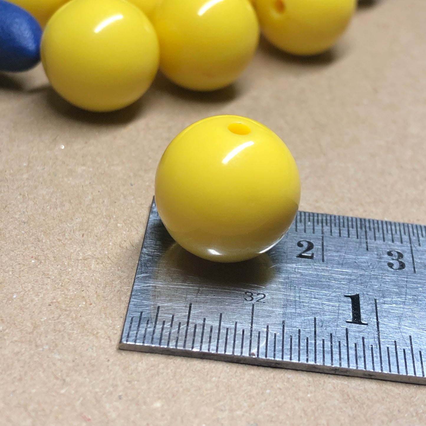 Yellow acrylic round beads 15mm