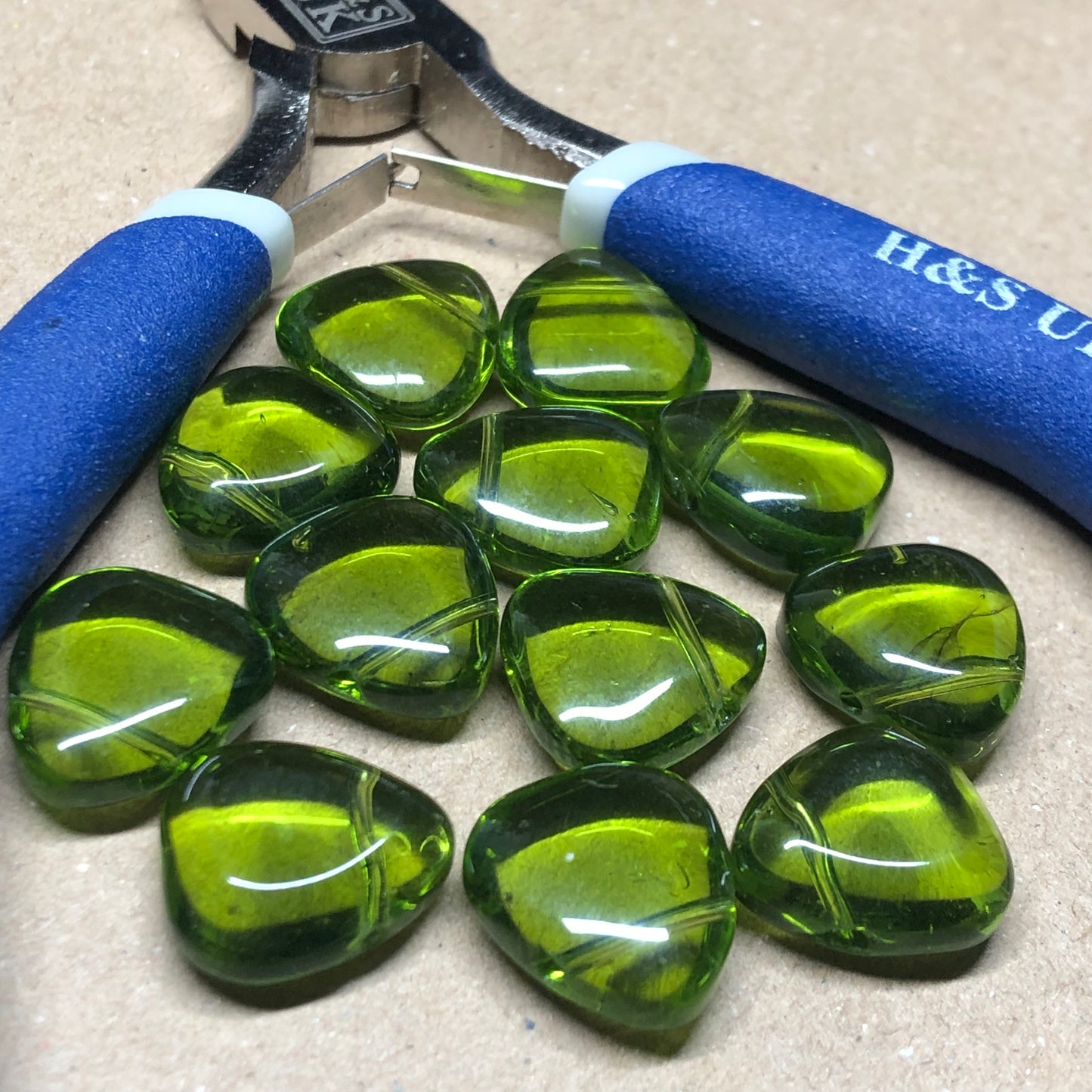 Green smooth teardrop glass beads