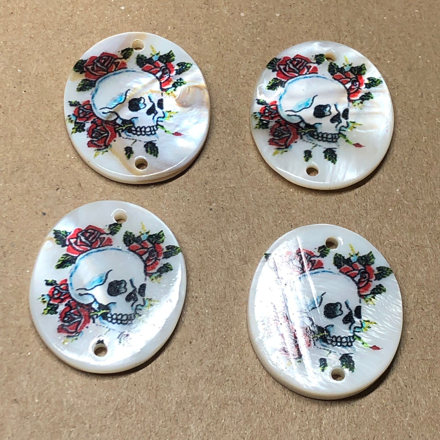 White skull printed shell bead pendants