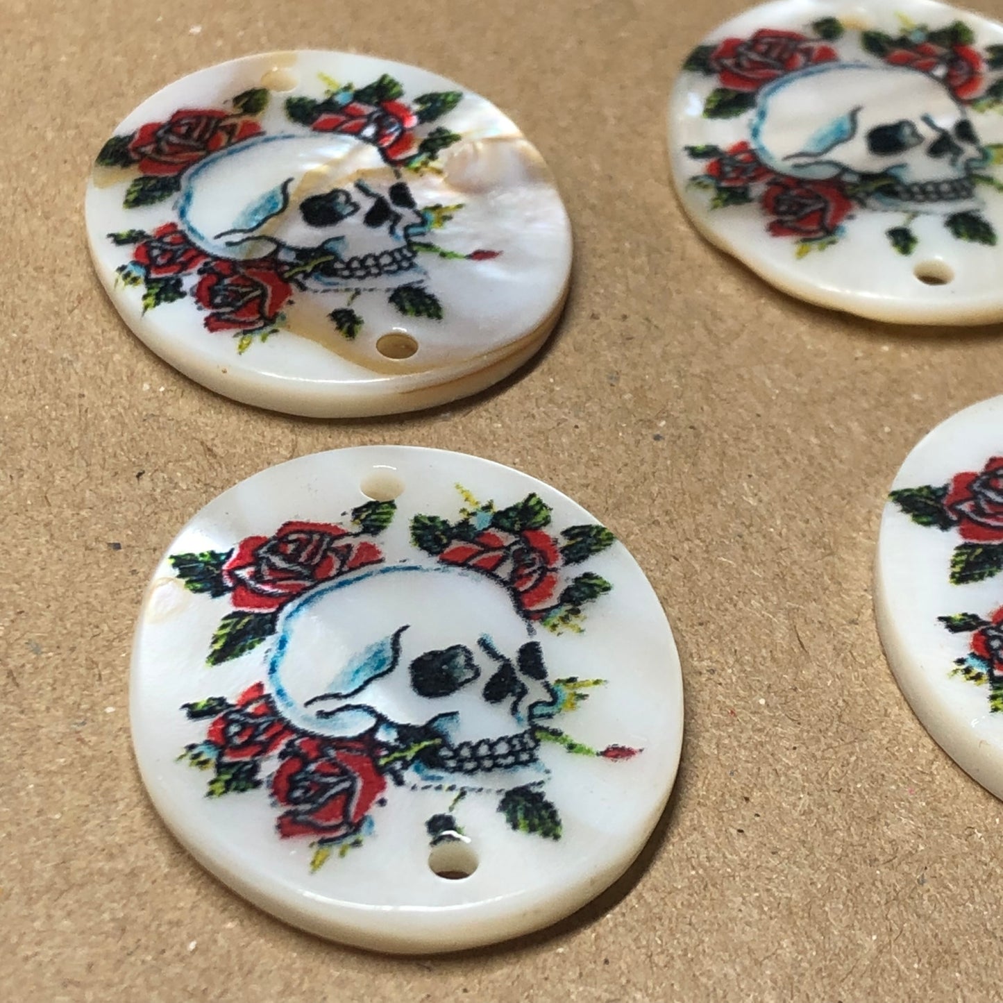 White skull printed shell bead pendants