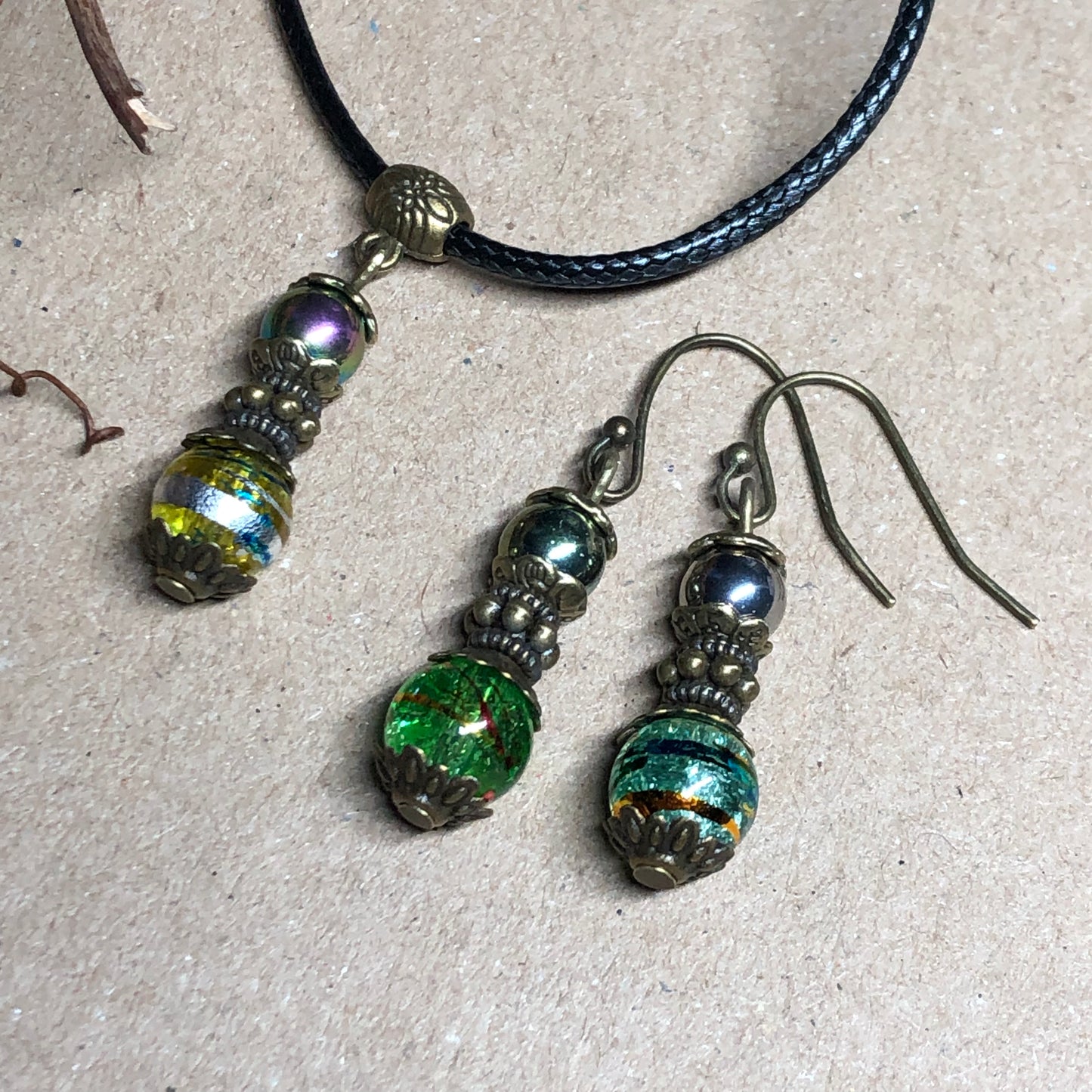 Crackle glass necklace and earrings set