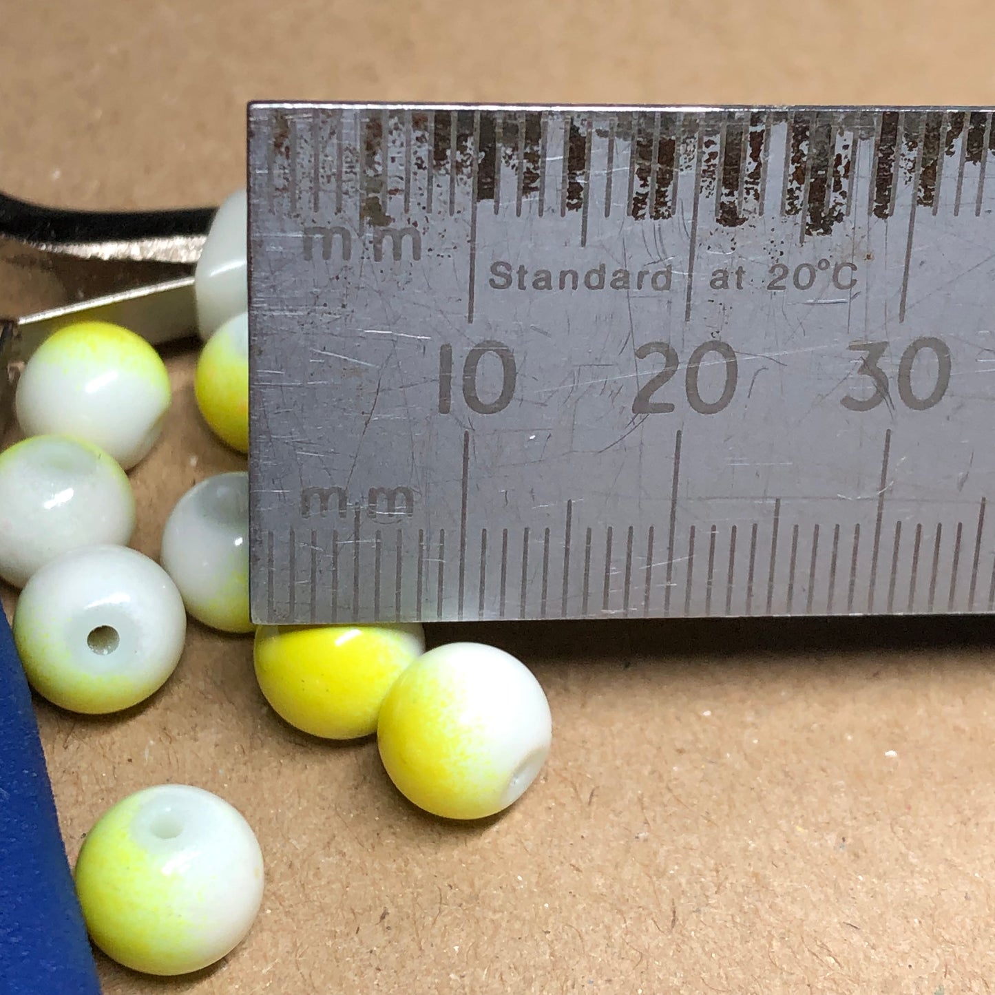 Two-tone yellow and white beads 8mm