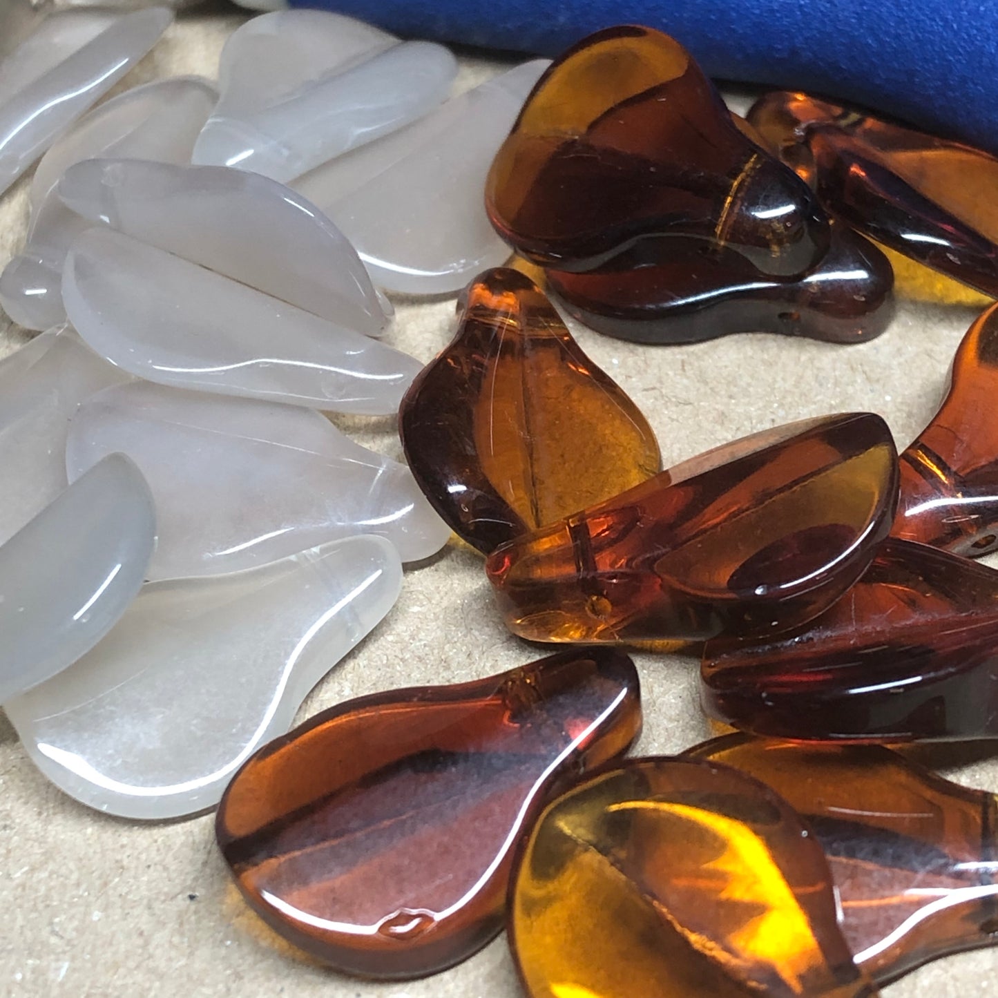 Mixed brown and beige glass leaf beads