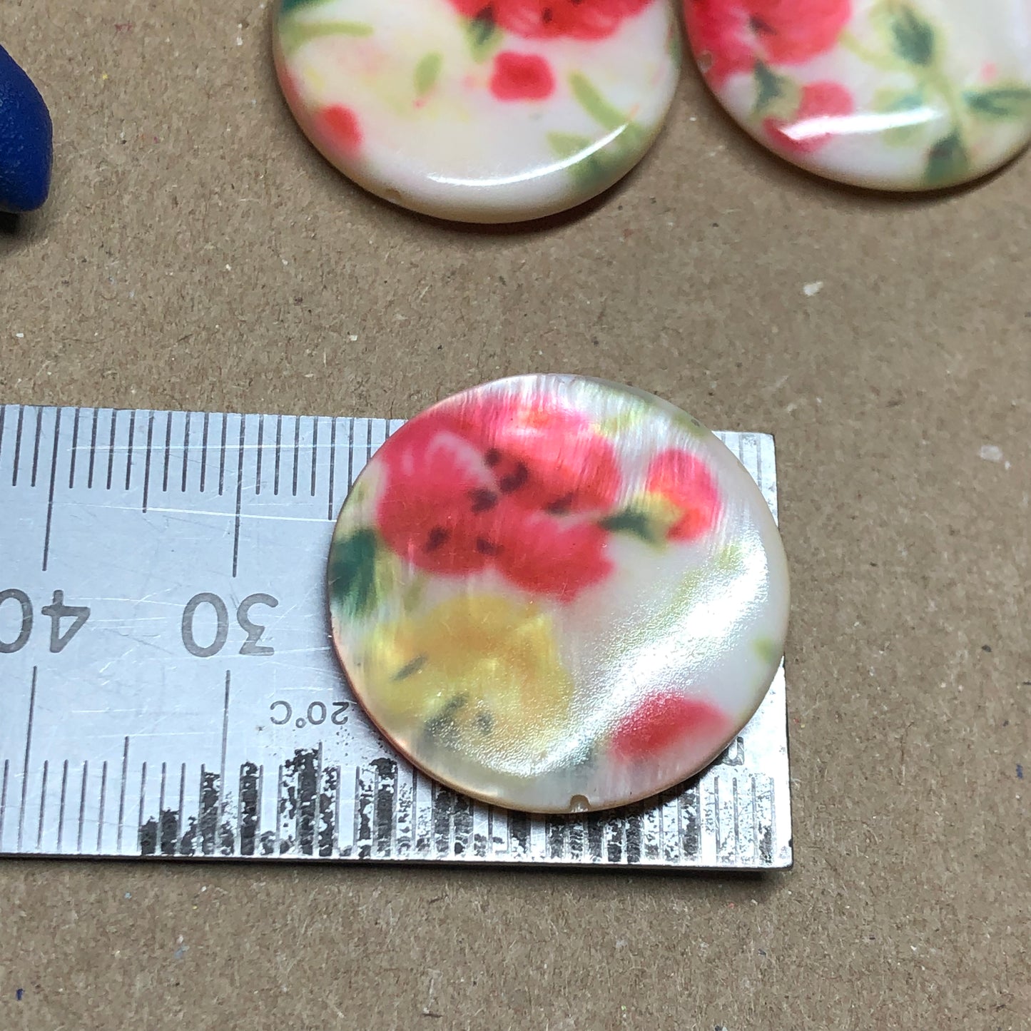 Red and yellow rose shell beads