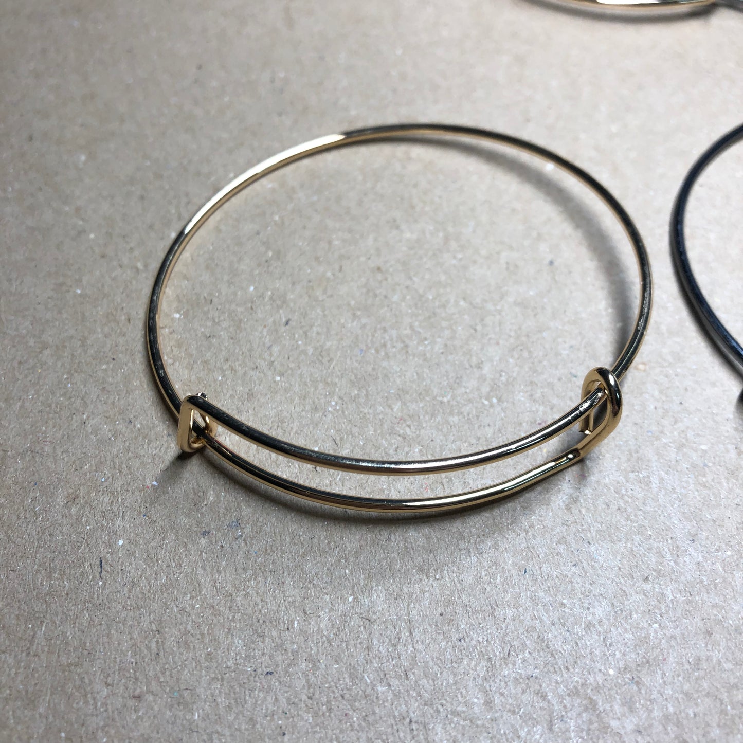 Pack gunmetal and gold metal bangle blanks