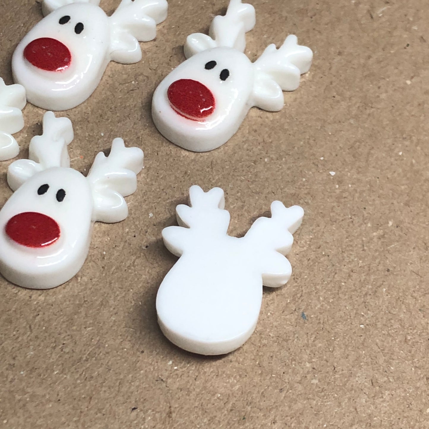 5 x craft charms white reindeer