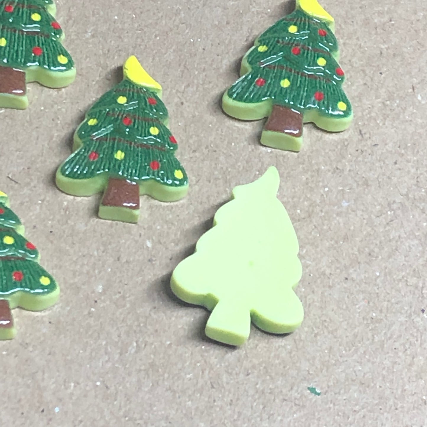 5 x craft charms Christmas trees