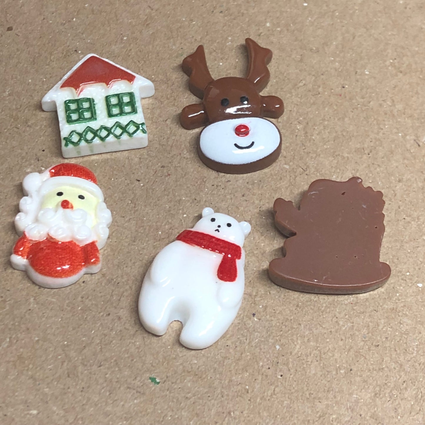 5 x resin Christmas craft charms