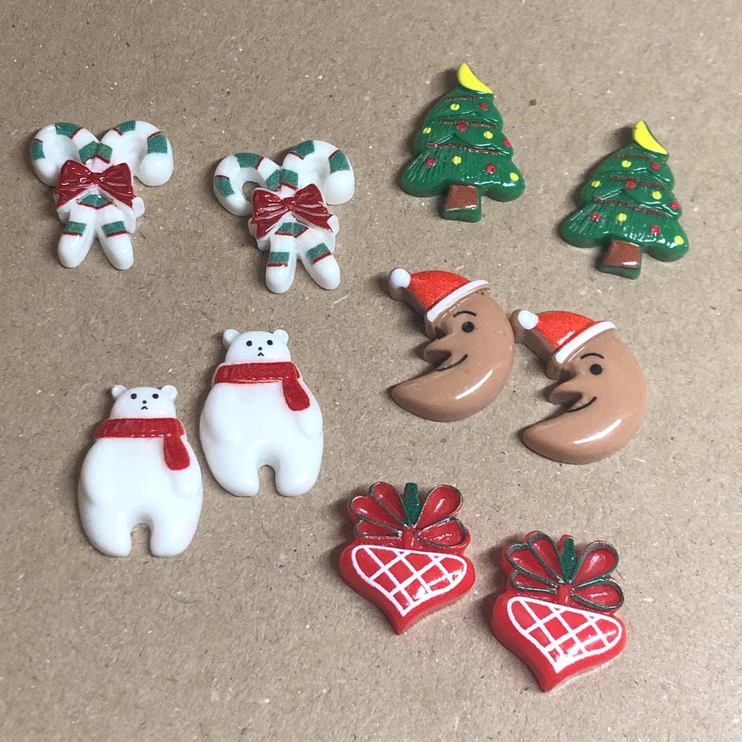 10 x resin Christmas craft charms