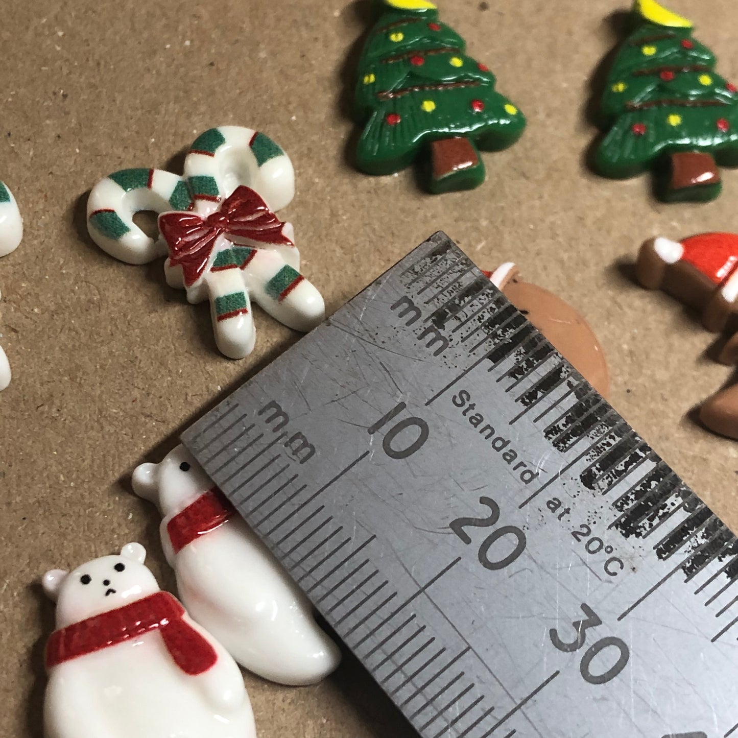 10 x resin Christmas craft charms