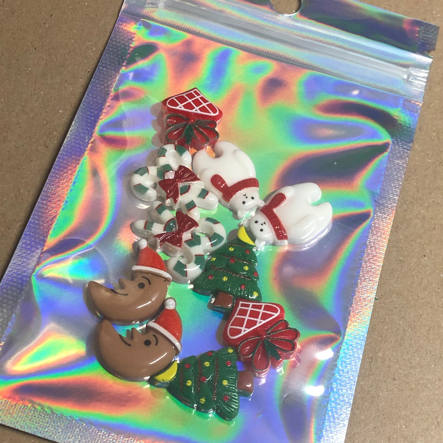 10 x resin Christmas craft charms