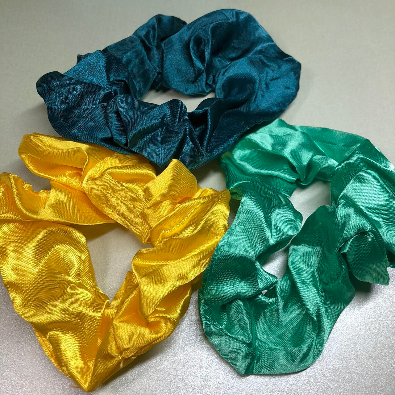 Bright satin scrunchy set