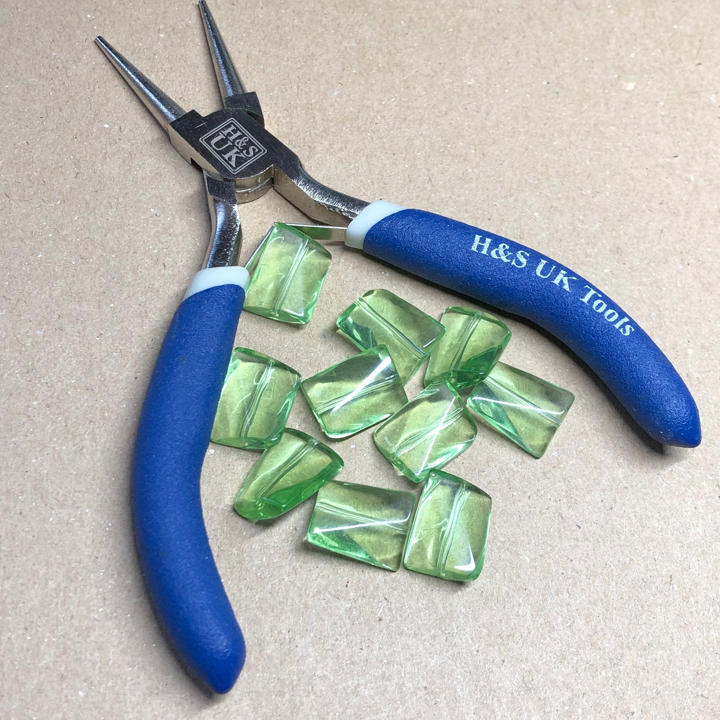 Green twisted rectangle glass beads 8mm