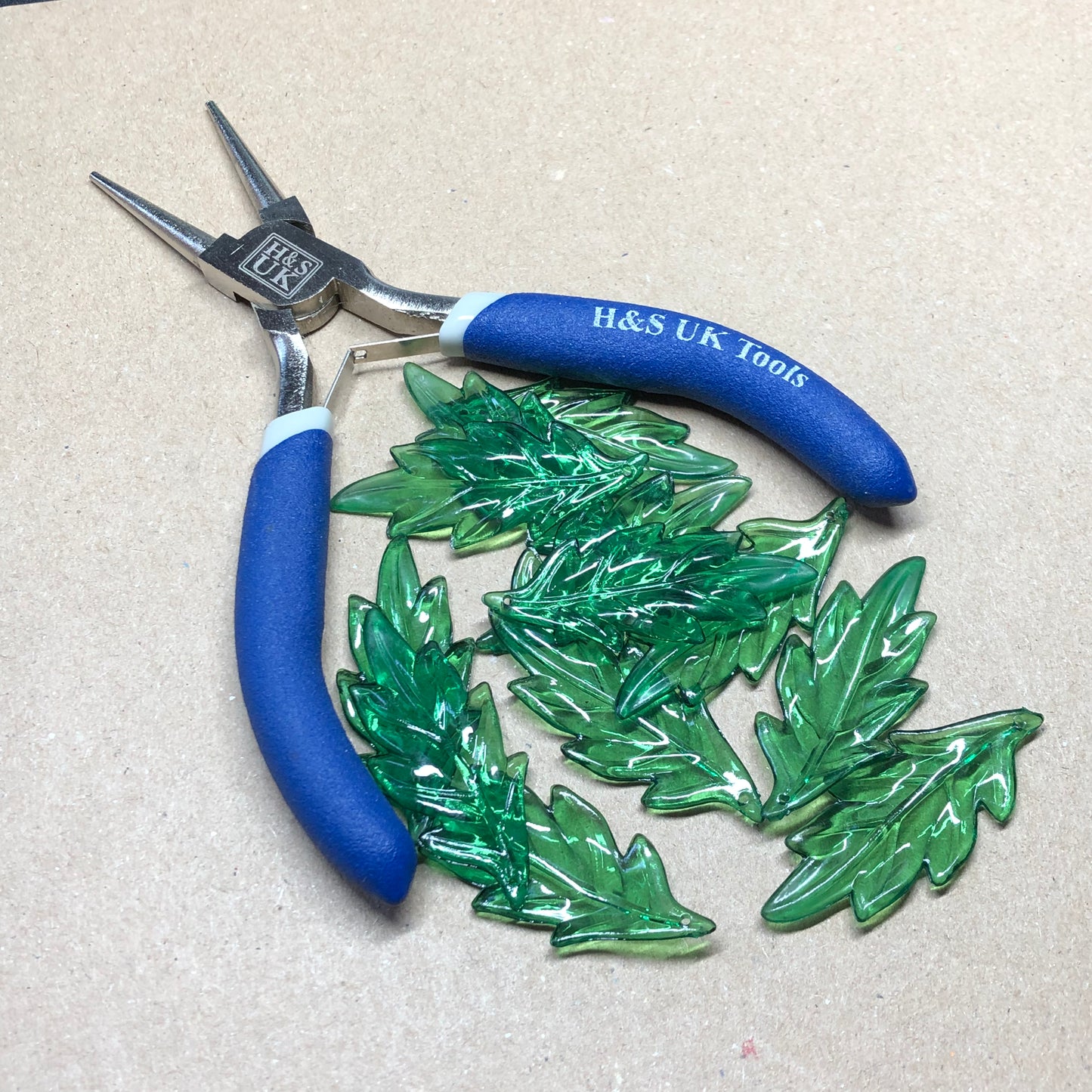 Green acrylic leaf pendant beads