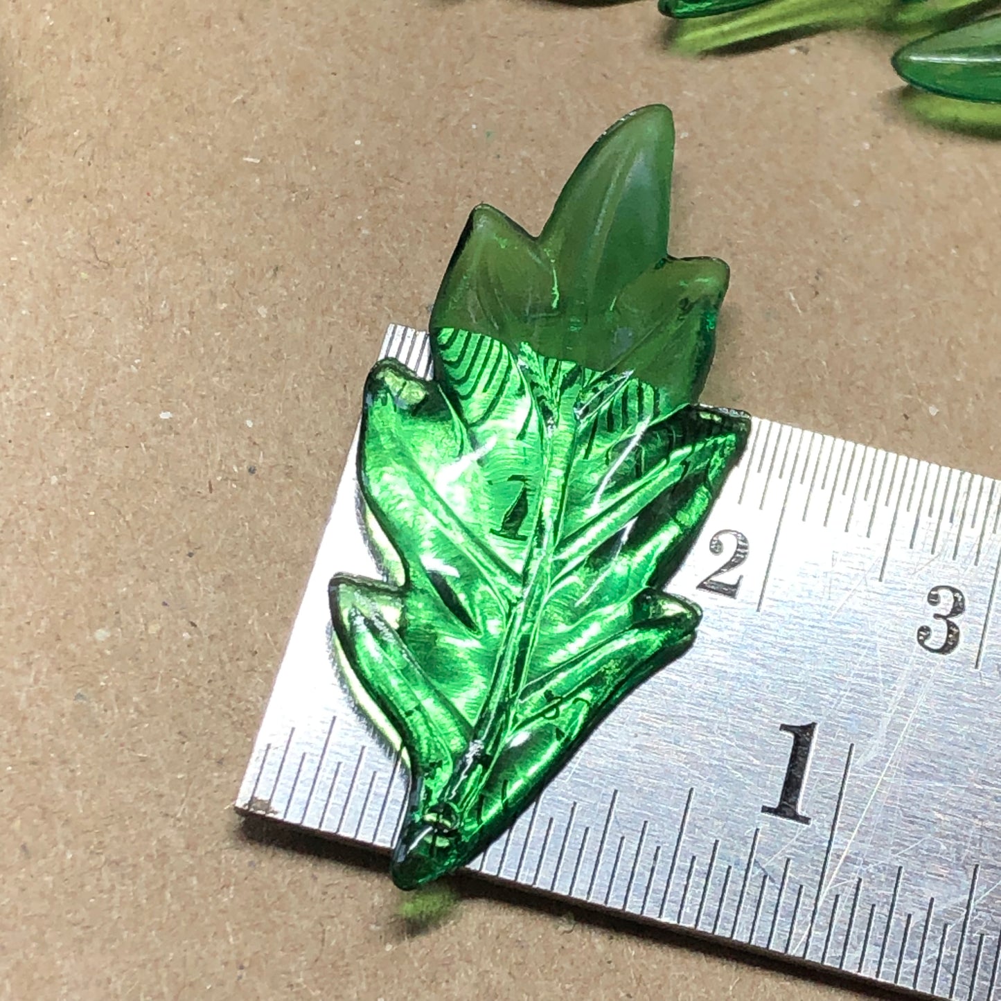 Green acrylic leaf pendant beads